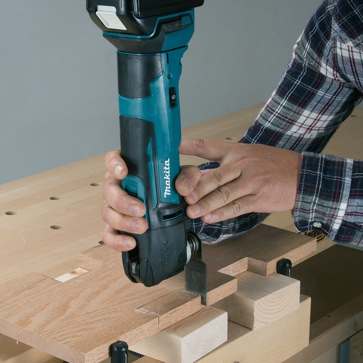 Makita T4T5180TJ 18V Multi Tool + Jigsaw Twin Pack with 2 x 5.0Ah Batteries & Charger in Case